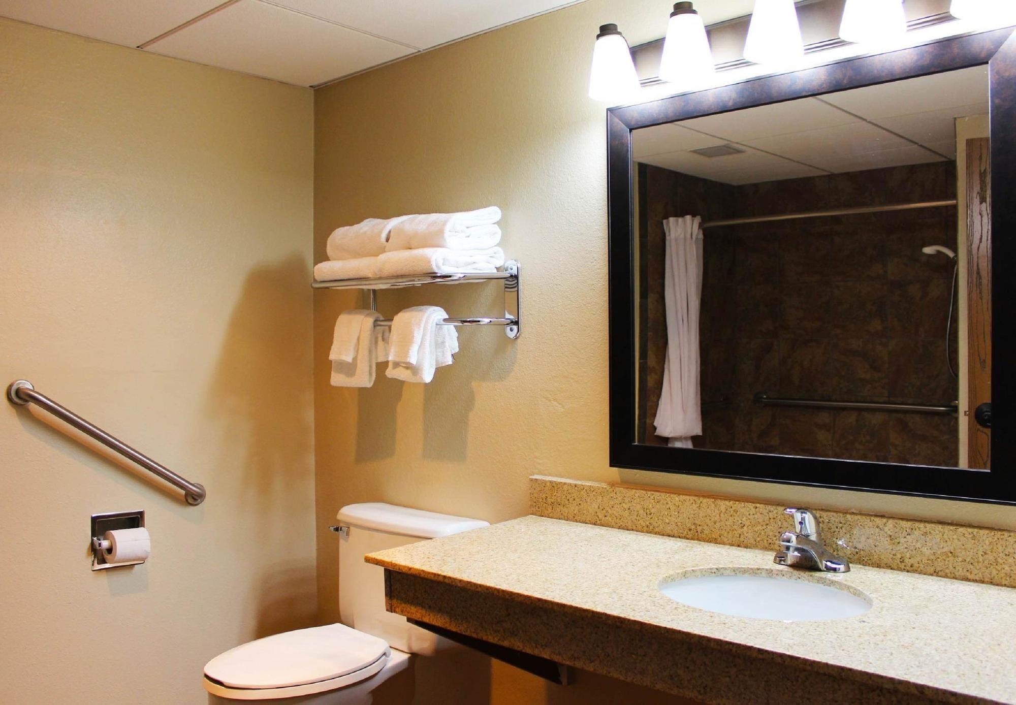Revel Hotel Minot - Surestay Collection By Best Western ภายนอก รูปภาพ