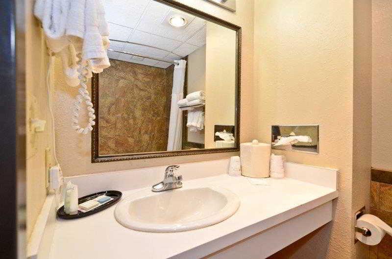 Revel Hotel Minot - Surestay Collection By Best Western ภายนอก รูปภาพ