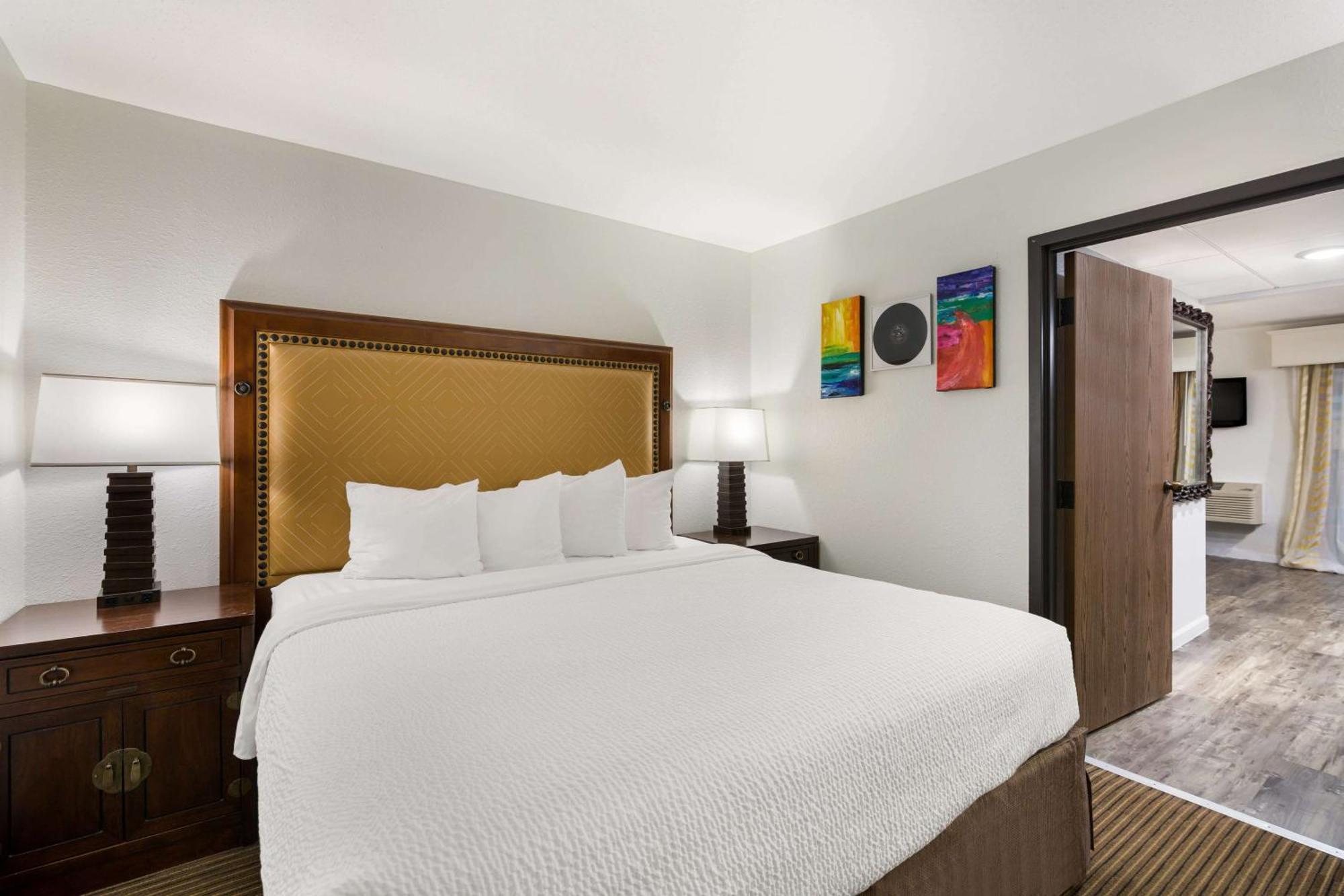 Revel Hotel Minot - Surestay Collection By Best Western ภายนอก รูปภาพ