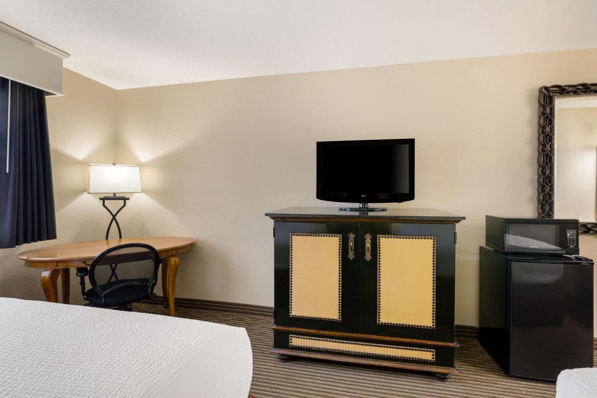 Revel Hotel Minot - Surestay Collection By Best Western ภายนอก รูปภาพ