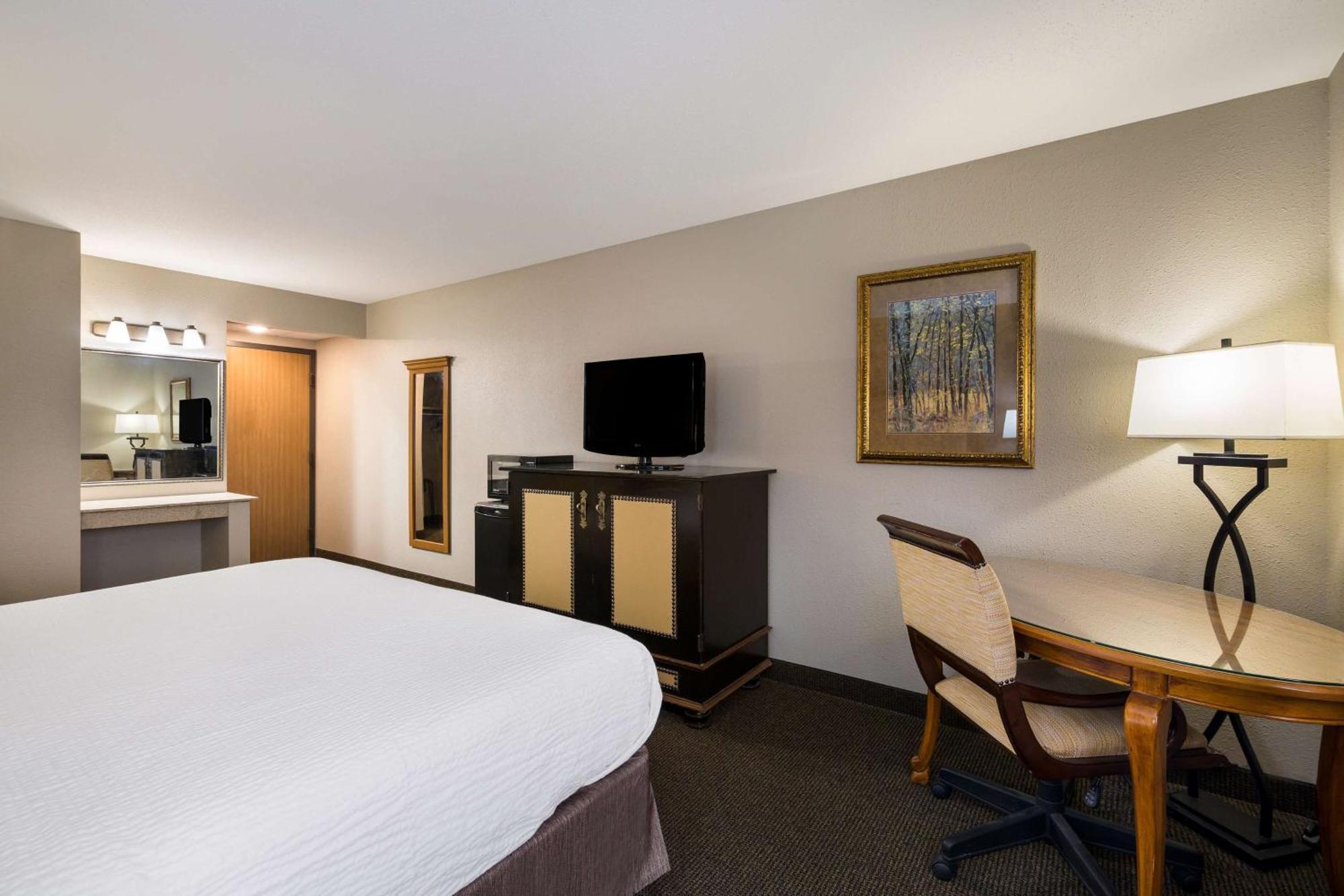 Revel Hotel Minot - Surestay Collection By Best Western ภายนอก รูปภาพ