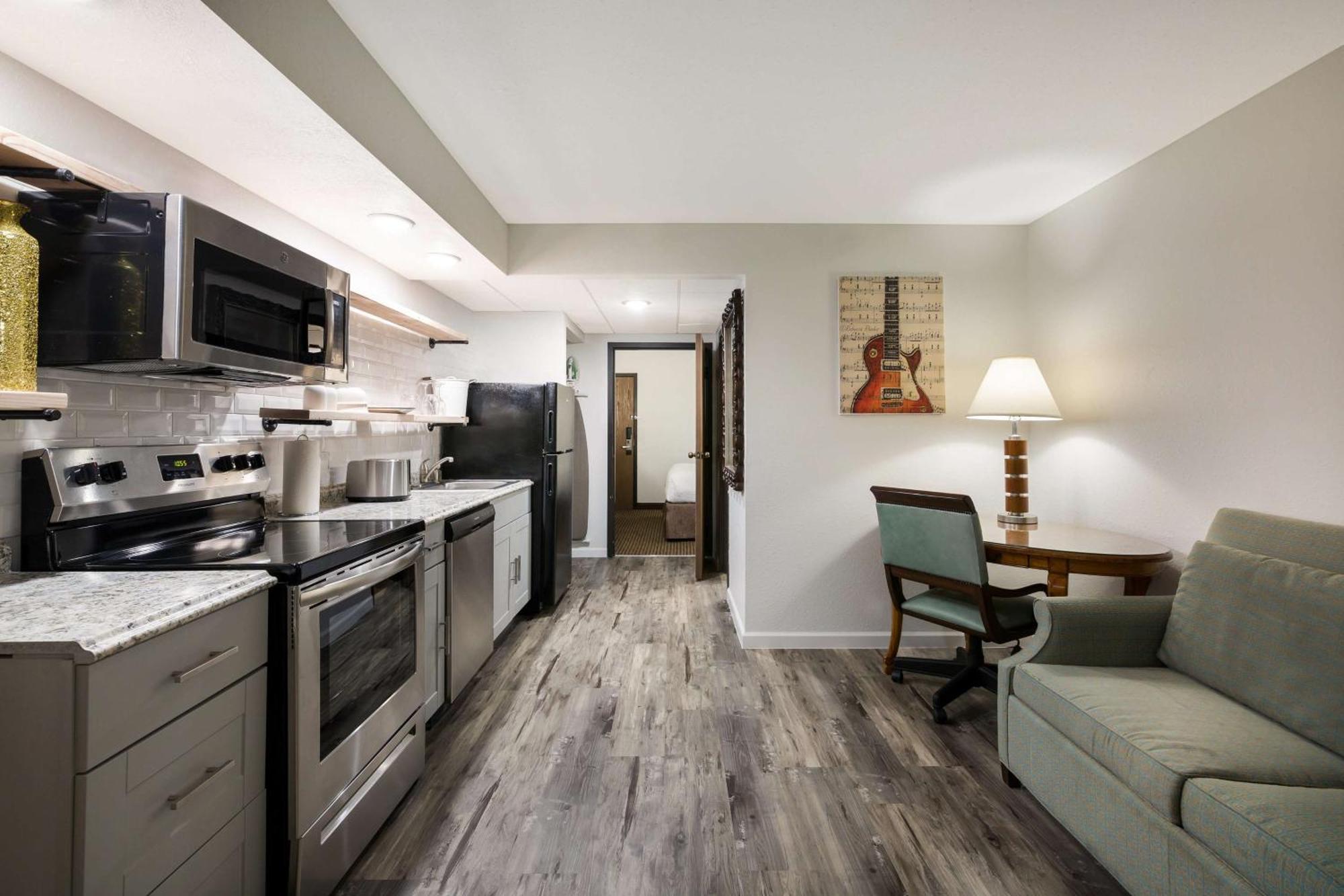 Revel Hotel Minot - Surestay Collection By Best Western ภายนอก รูปภาพ