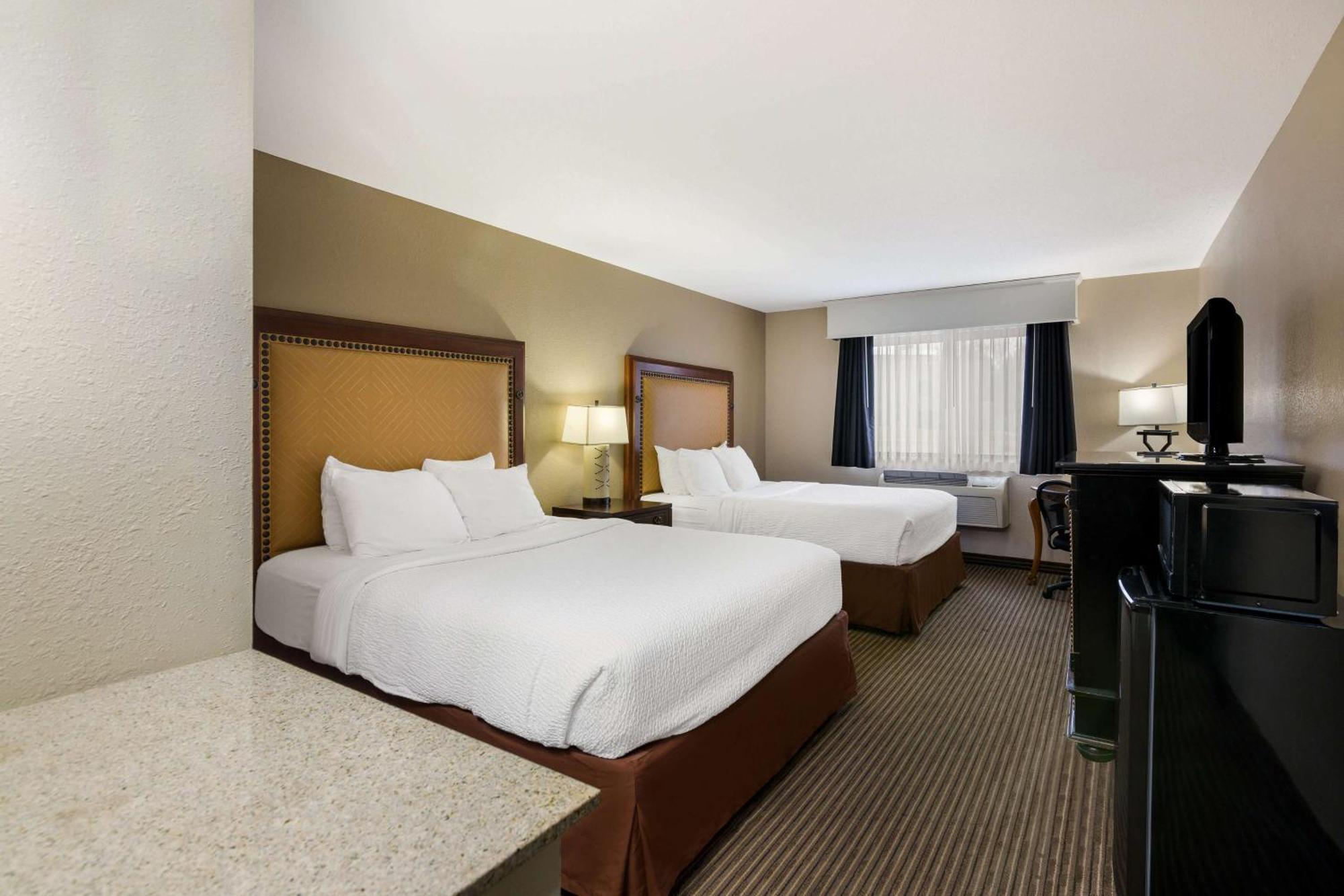 Revel Hotel Minot - Surestay Collection By Best Western ภายนอก รูปภาพ