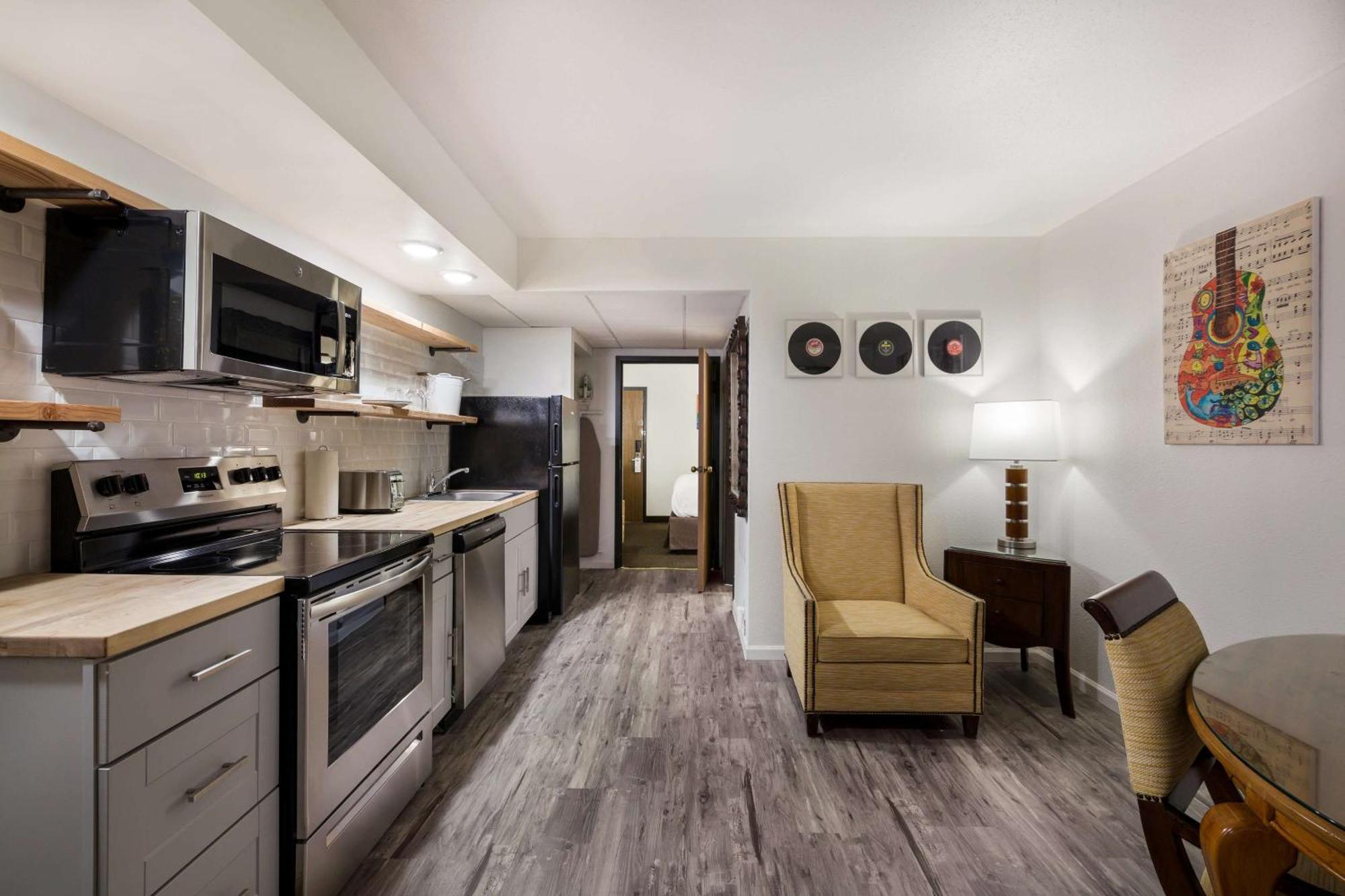 Revel Hotel Minot - Surestay Collection By Best Western ภายนอก รูปภาพ